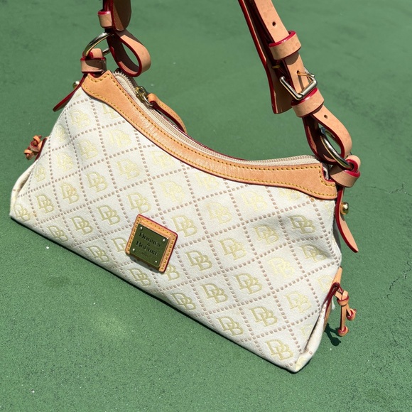 Vintage unique Dooney & Bourke Small East/West Slouch or a Hobo style bag. - Picture 5 of 8